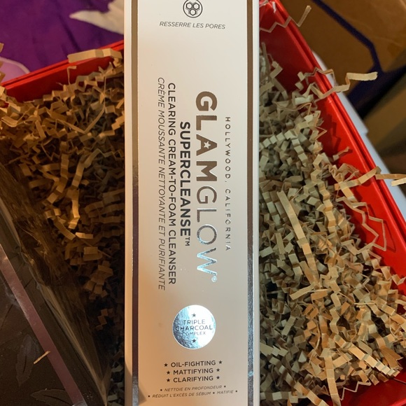 GlamGlow Set - Picture 3 of 7